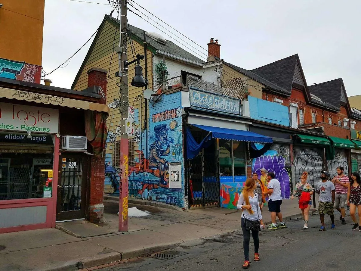 Guest house Comfortable Place At Downtown Of Toronto And Center Of Little Italy Hotel